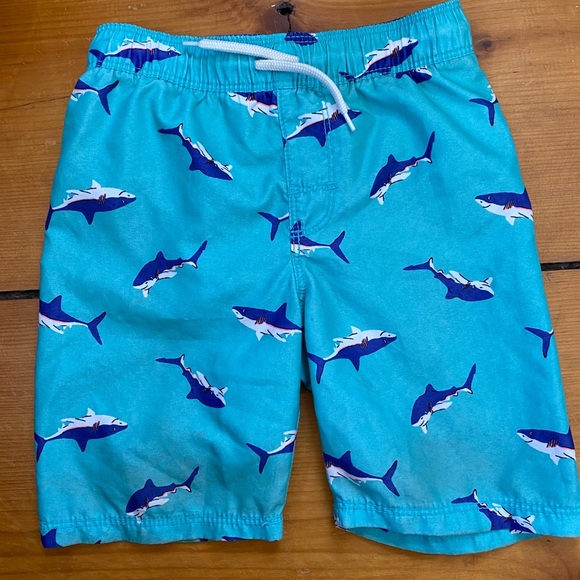 Pair of Old Navy Swim Trunks - 5T - Picture 6 of 11